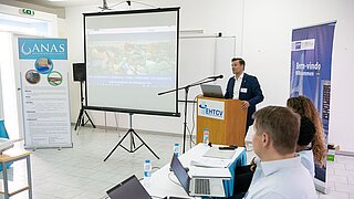 Der stellvertretende Leiter der AHK Portugal, Paulo Azevedo, bei seinem Vortrag im Rahmen des Workshops zum Thema „Implementierung eines Pfandsystems in Kap Verde“.