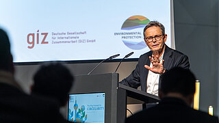 Prof. Dr. Helmut Maurer hielt eine Keynote zum Thema ''Herausforderungen der Kreislaufwirtschaft''.