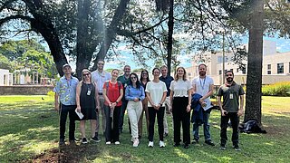 Gruppenfoto der Teilnehmenden der Baumpflanzaktion