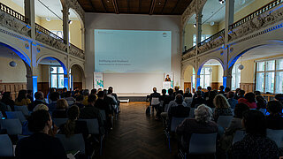 Perfektes Ambiente für den Konferenztag: Der Saal der Villa Elisabeth.