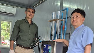 Lokaler Partner Monivanh Boulom and Projektleiter Andreas Schmidt