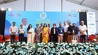 Gruppenbild mit 13 Personen bei G‘EX Kerala 2023 – Global Expo on Waste Management Technologies 