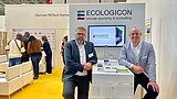 zwei Mitarbeitende von Ecologicon am Messestand